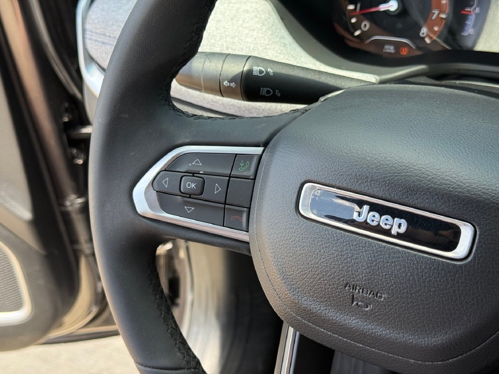 Used 2023 Jeep Compass Latitude AWD/4WD image 11