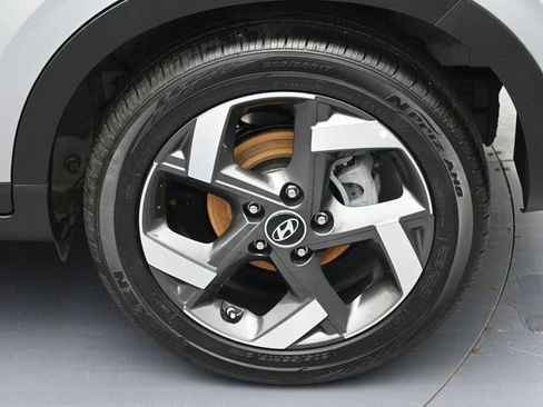Used 2025 Hyundai Venue SEL FWD image 8