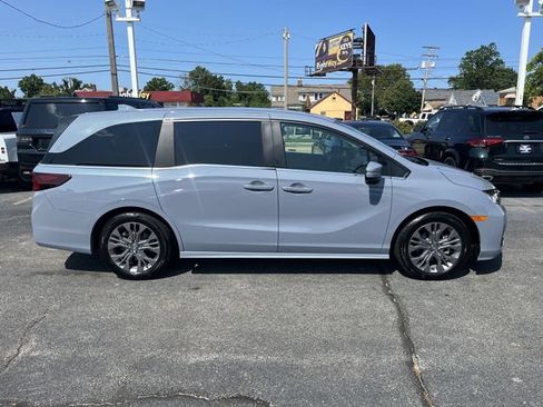 Used 2025 Honda Odyssey Touring image 11