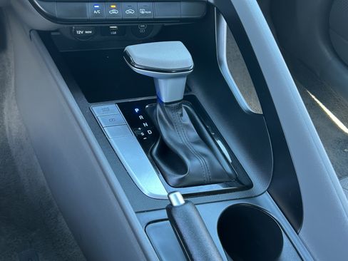 Used 2024 Hyundai Elantra SE image 25