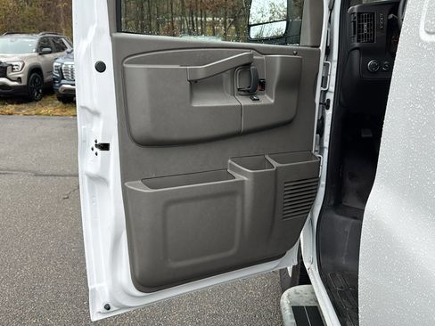 Used 2024 GMC Savana 2500 w/ Driver Convenience Package image 12