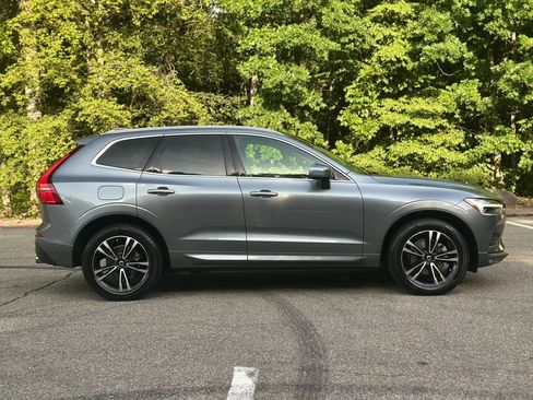 Used 2021 Volvo XC60 T5 Momentum w/ Premium Package AWD/4WD image 9