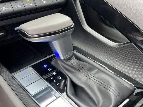 Used 2025 Hyundai Elantra SEL image 41