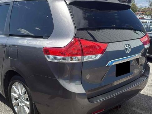 Used 2011 Toyota Sienna Limited w/ Premium Pkg image 5