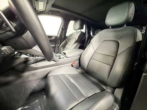 Certified 2024 Porsche Cayenne AWD/4WD image 5