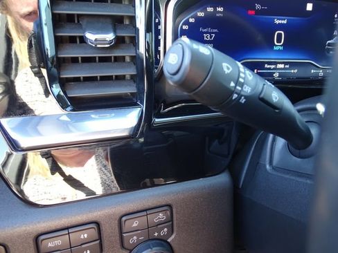 Certified 2022 Chevrolet Silverado 1500 LT Trail Boss w/ LT Trail Boss Premium Package AWD/4WD image 16