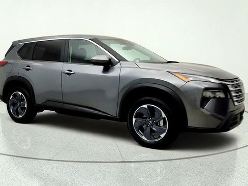 Used 2025 Nissan Rogue SV FWD image 3