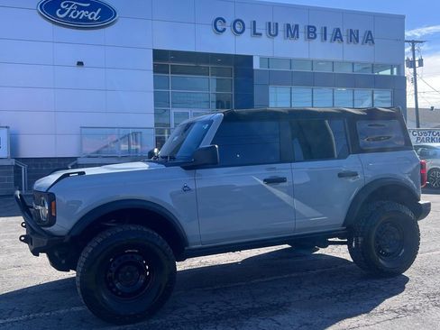 Used 2023 Ford Bronco Black Diamond image 3