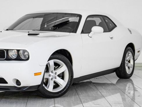 Used 2013 Dodge Challenger SXT image 47
