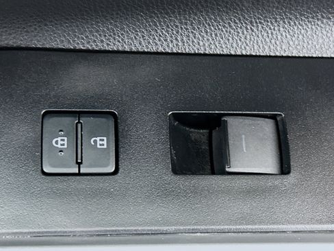 Used 2023 Toyota Highlander XLE image 29