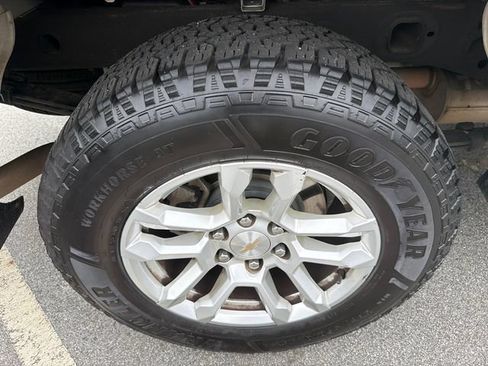 Used 2023 Chevrolet Silverado 1500 W/T w/ WT Value Package AWD/4WD image 17