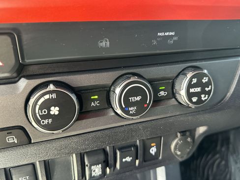 Used 2020 Toyota Tacoma SR5 image 17