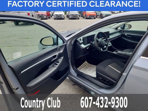 Certified 2025 Hyundai Sonata SEL AWD/4WD image 10