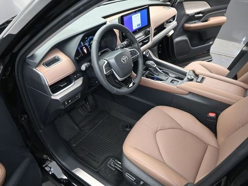 New 2026 Toyota Grand Highlander AWD image 4