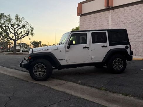 Used 2016 Jeep Wrangler Unlimited Rubicon w/ Max Tow Package AWD/4WD image 4