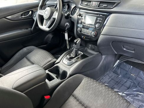 Used 2017 Nissan Rogue S w/ Appearance Package AWD/4WD image 16