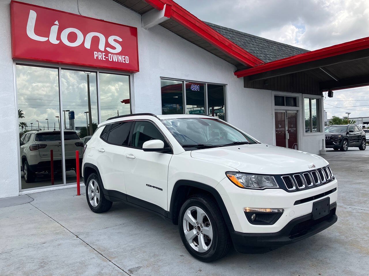 Used 2018 Jeep Compass Latitude w/ Popular Equipment Group AWD/4WD image 18