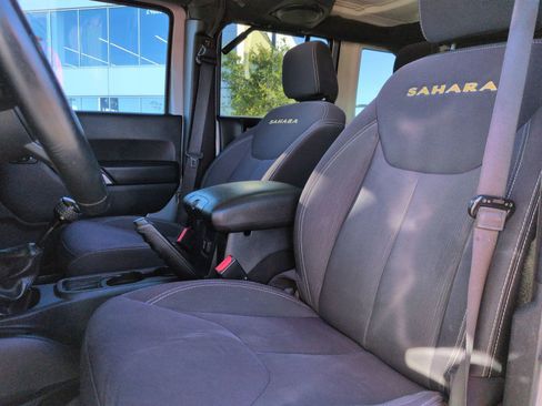Used 2014 Jeep Wrangler Unlimited Sahara w/ Connectivity Group image 22