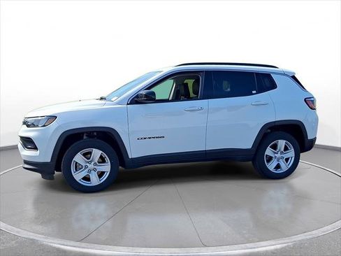 Used 2022 Jeep Compass Latitude w/ Convenience Group AWD/4WD image 4