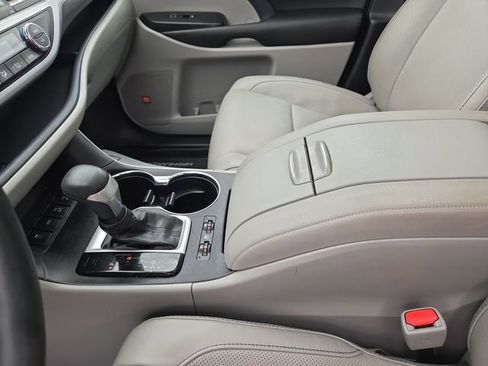 Used 2019 Toyota Highlander Limited Platinum AWD/4WD image 38