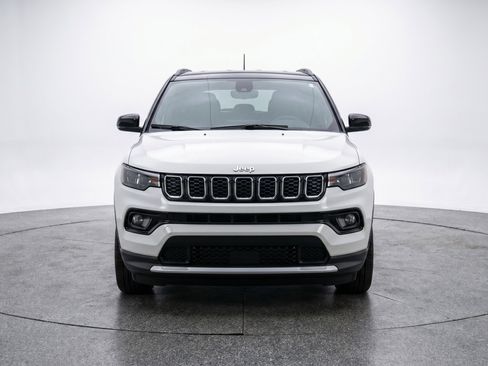 Used 2025 Jeep Compass Limited AWD/4WD image 2
