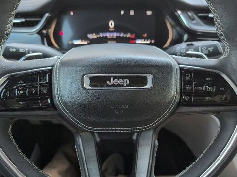 Used 2023 Jeep Grand Cherokee Overland w/ Luxury Tech Group IV AWD/4WD image 25