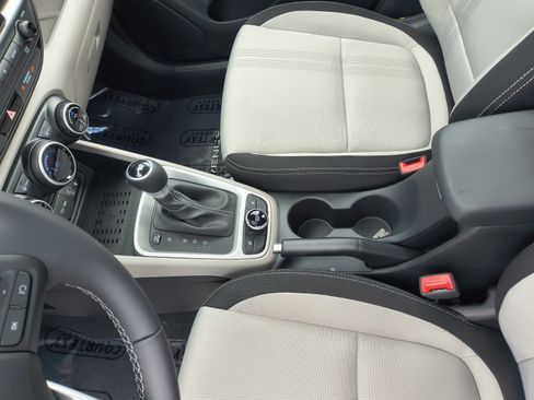 New 2026 Hyundai Venue SEL FWD image 21