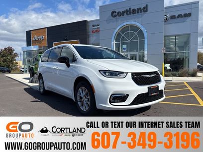 New 2026 Chrysler Pacifica Select