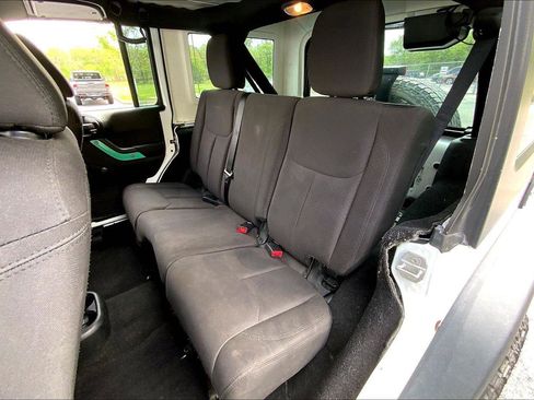 Used 2017 Jeep Wrangler Unlimited Sport w/ Connectivity Group AWD/4WD image 19