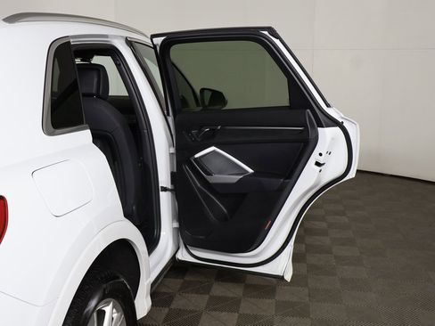 Used 2025 Audi Q3 2.0T Premium image 23