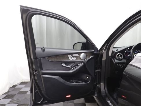 Used 2020 Mercedes-Benz GLC 300 4MATIC image 4