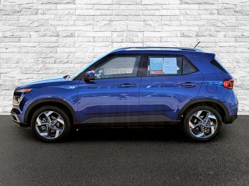 Used 2025 Hyundai Venue SEL FWD image 3