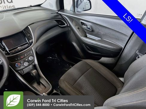 Used 2017 Chevrolet Trax LS AWD/4WD image 25