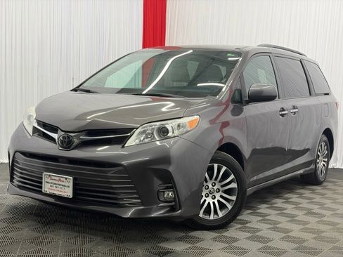 Used 2020 Toyota Sienna XLE FWD image 4