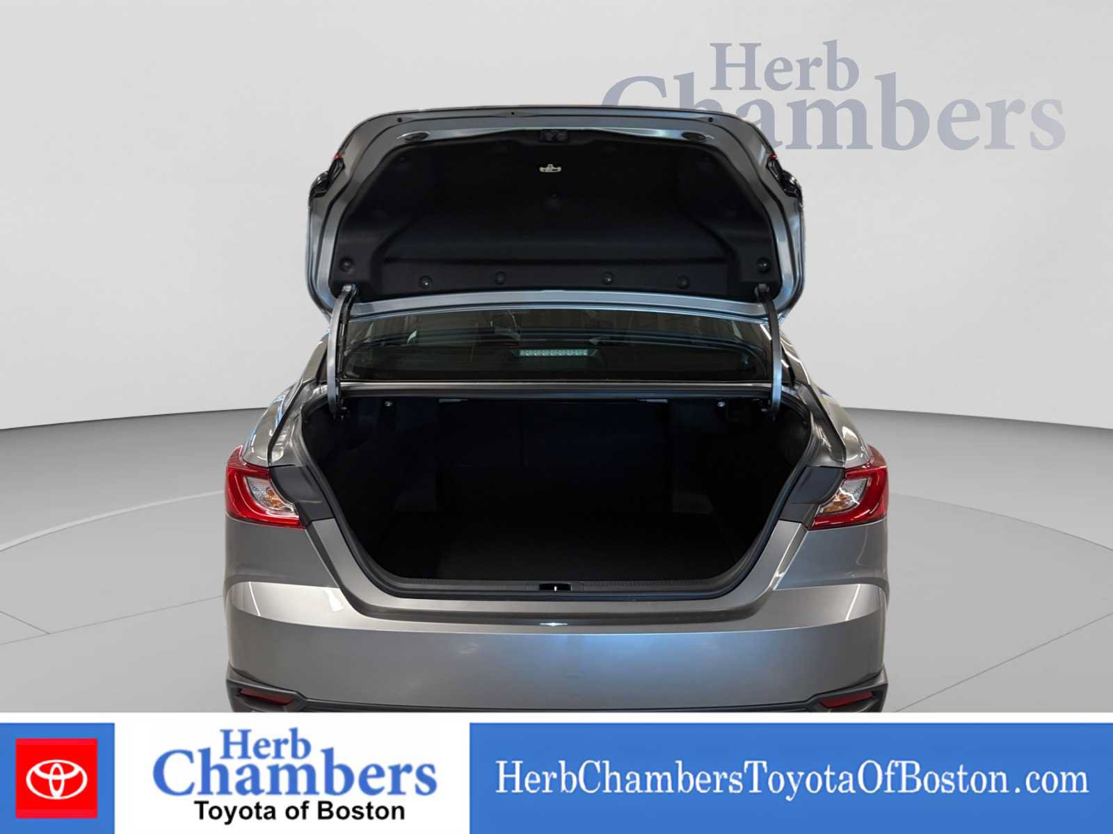 Used 2026 Toyota Camry SE FWD image 4