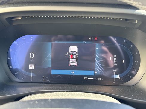 Used 2025 Volvo XC40 B5 Core image 21