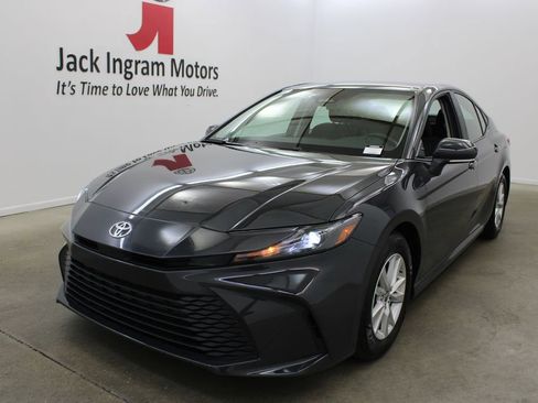 Used 2025 Toyota Camry LE FWD image 2