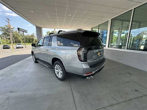 New 2025 Chevrolet Suburban Premier image 6