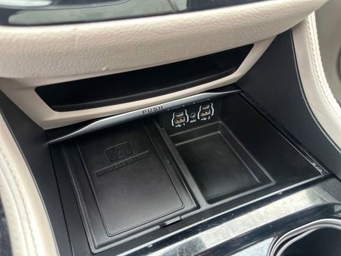 Used 2023 Chrysler Pacifica Limited image 40