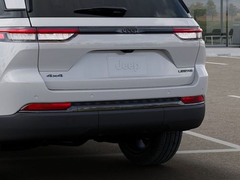 New 2025 Jeep Grand Cherokee Limited w/ Luxury Tech Group II AWD/4WD image 13