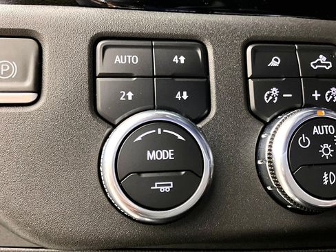Used 2023 GMC Sierra 1500 SLT AWD/4WD image 35
