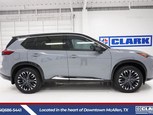 Used 2024 Nissan Rogue Platinum w/ Platinum Premium Package image 4