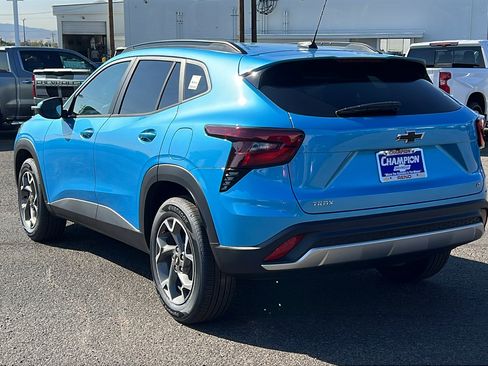 New 2026 Chevrolet Trax LT w/ Sunroof Package image 7