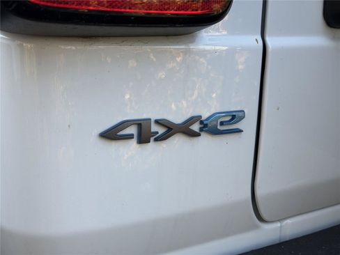 Used 2025 Jeep Wrangler Willys image 6