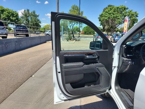Used 2025 GMC Sierra 1500 SLT AWD/4WD image 11
