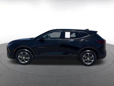 Used 2025 Chevrolet Blazer LT FWD image 7