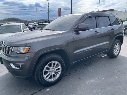 Used 2020 Jeep Grand Cherokee Laredo image 4