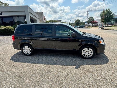 Used 2019 Dodge Grand Caravan SE FWD image 34