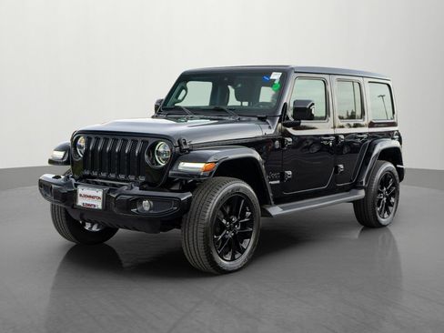Used 2022 Jeep Wrangler Unlimited Sahara image 3