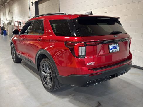 Used 2025 Ford Explorer ST-Line w/ ST-Line Street Pack AWD/4WD image 3